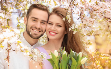 Картинка разное мужчина+женщина девушка love радость beautiful весна tulips тюльпаны мужчина цветы flowers улыбка влюбленные