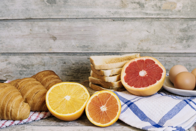 Обои картинки фото еда, разное, яйца, цитрусы, апельсин, круассан, хлеб