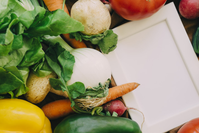 Обои картинки фото еда, овощи, морковь, перец, лук, грибы