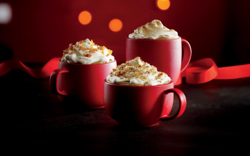 обоя еда, напитки, red, holiday, cups, starbucks, coffee, caramel, brulee, frappuccino