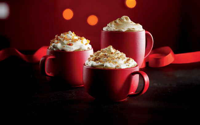 Обои картинки фото еда, напитки, red, holiday, cups, starbucks, coffee, caramel, brulee, frappuccino
