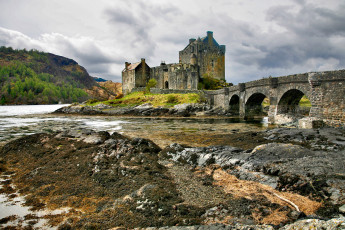 Картинка города замок эйлиан донан шотландия мост камни река облака