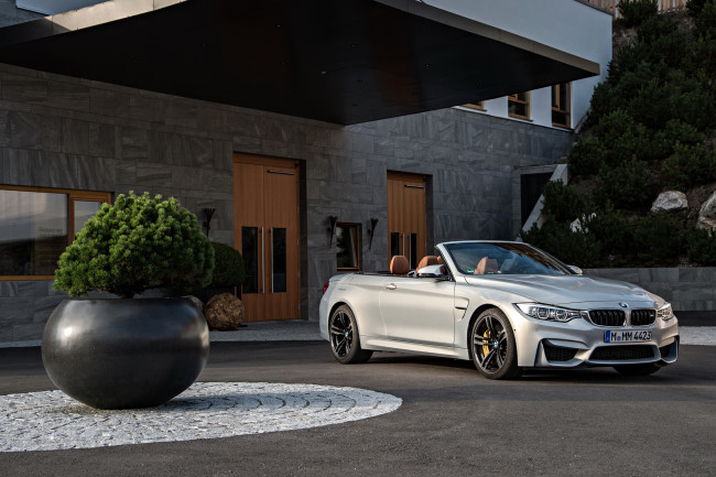 Обои картинки фото 2014 bmw m4 f32 convertible, автомобили, bmw, белый, площадка, дом, кабриолет