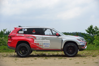 Картинка автомобили mitsubishi race baja phev outlander 2015г car