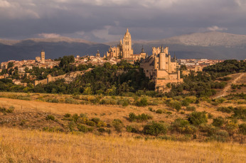 Картинка vista+de+segovia города -+панорамы собор горы