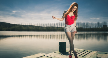 Картинка девушки -unsort+ рыжеволосые+и+другие озеро поза девушка