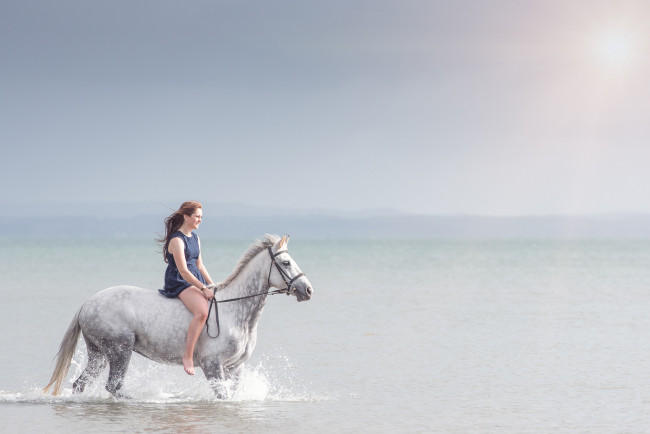 Обои картинки фото девушки, -unsort , рыжеволосые и другие, море, конь, девушка