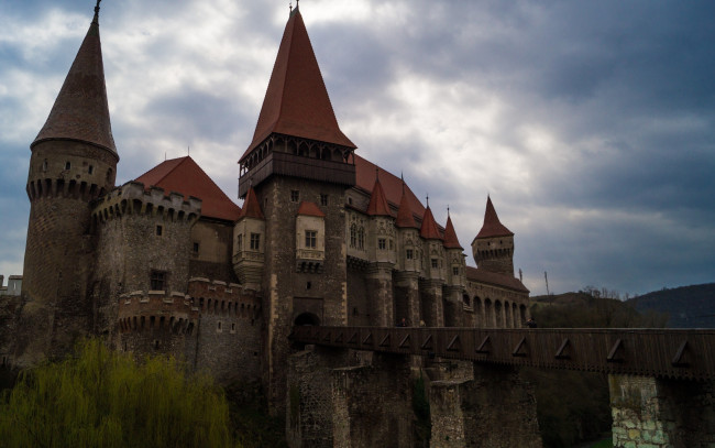 Обои картинки фото corvin castle, romania, города, - дворцы,  замки,  крепости, corvin, castle