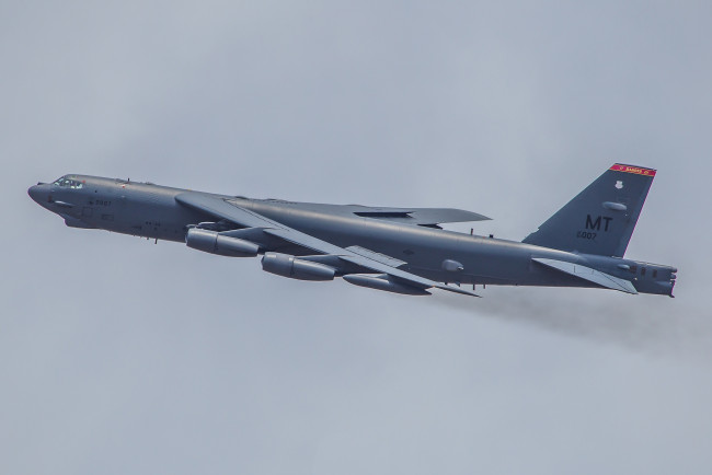 Обои картинки фото b-52h, авиация, боевые самолёты, бомбардировщик