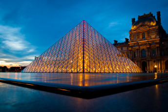 Картинка города -+памятники +скульптуры +арт-объекты лувр пирамида париж франция здание кристалл архитектура небо ночь галереи