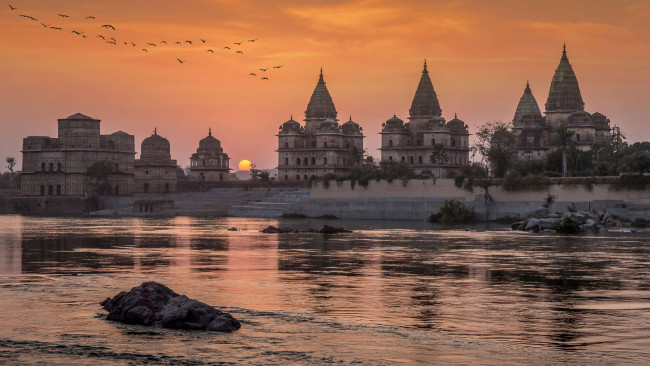 Обои картинки фото города, - буддийские и другие храмы, орчха, мадхья, прадеш, индия, закат, река