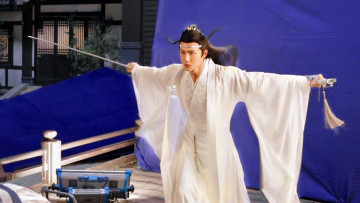 Картинка мужчины wang+yi+bo актер костюм съемки