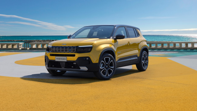 Обои картинки фото jeep avenger e first edition 2023, автомобили, jeep, avenger, e, first, edition, желтый, электромобиль, побережье