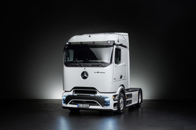 Обои картинки фото автомобили, mercedes trucks, mercedes