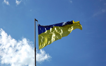 Картинка разное флаги гербы жЁлтый синий украина флаг фон небо облака