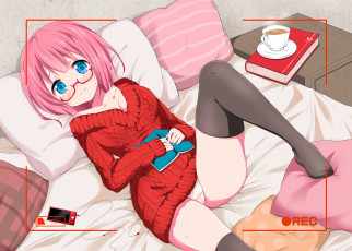 Картинка аниме unknown +другое девушка смартфон кофе подушки книга чашка кровать фон взгляд