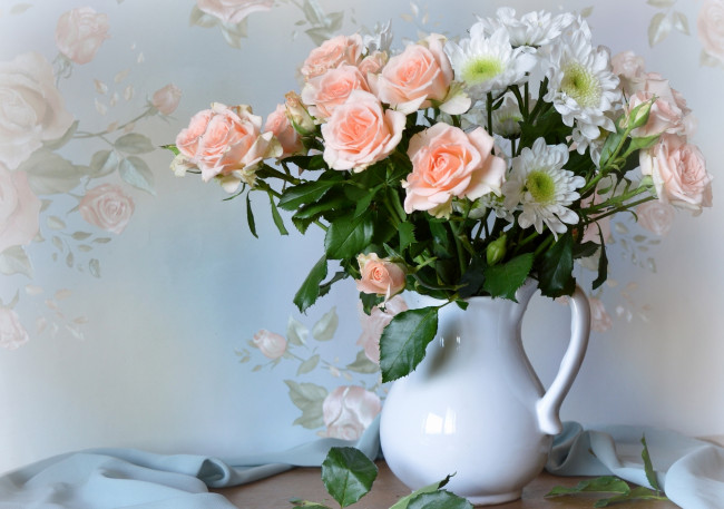 Обои картинки фото цветы, букеты,  композиции, розы, хризантемы, кувшин, букет