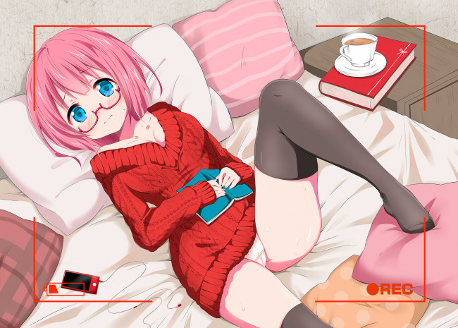 Обои картинки фото аниме, unknown,  другое, девушка, смартфон, кофе, подушки, книга, чашка, кровать, фон, взгляд