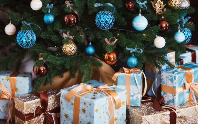 Обои картинки фото праздничные, подарки и коробочки, елка, подарки, праздник, шар, новый, год, шары