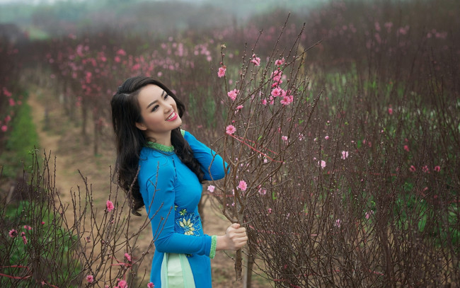 Обои картинки фото девушки, - азиатки, весна, азиатка, цветы