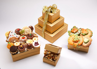 Картинка праздничные угощения коробки угощение печенье пирожные орехи