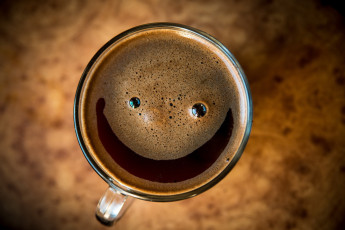 обоя еда, кофе,  кофейные зёрна, пена, напиток, макро, чашка, smile, настроение