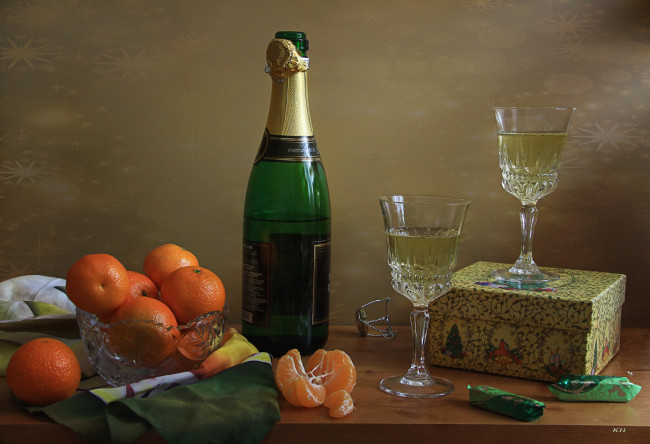 Обои картинки фото праздничные, угощения, шампанское, мандарины, конфеты