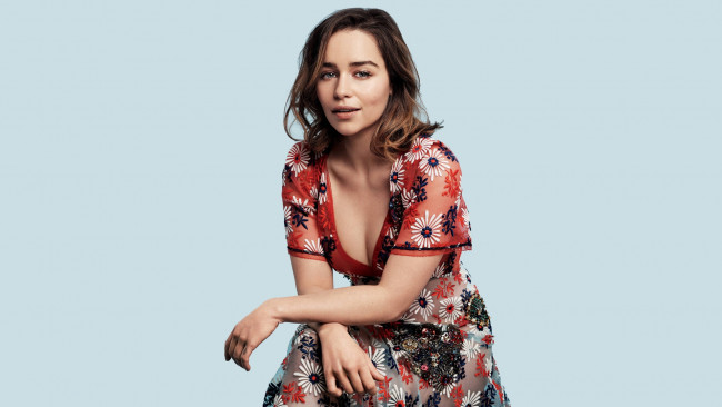 Обои картинки фото девушки, emilia clarke, декольте