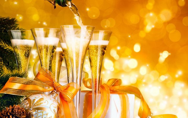 Обои картинки фото праздничные, угощения, шампанское, бокалы, ёлка, банты, украшения