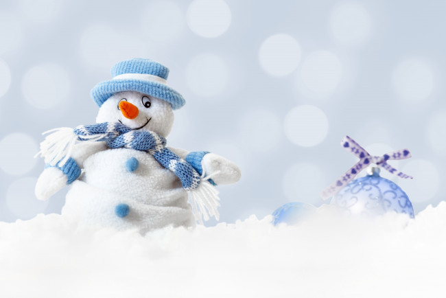 Обои картинки фото праздничные, снеговики, снеговик, шарик
