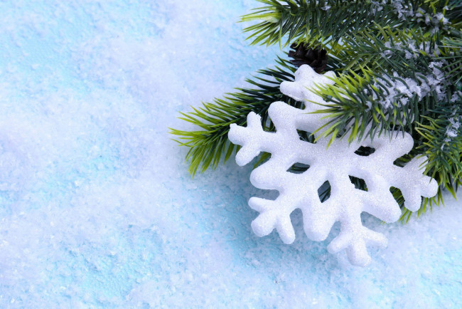 Обои картинки фото праздничные, снежинки и звёздочки, снежинка, ёлка, снег