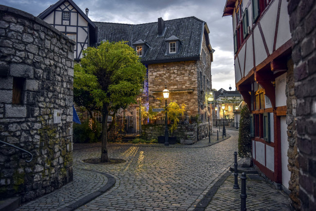 Обои картинки фото штольберг,  германия, города, - улицы,  площади,  набережные, узкая, улочка, каменные, дома