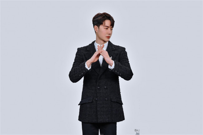 Обои картинки фото мужчины, wang yi bo, актер, пиджак, жест