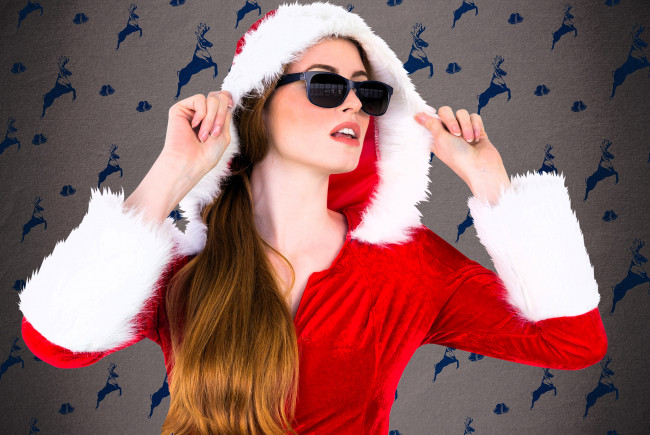 Обои картинки фото девушки, - снегурочки, рыжая, костюм, капюшон, очки