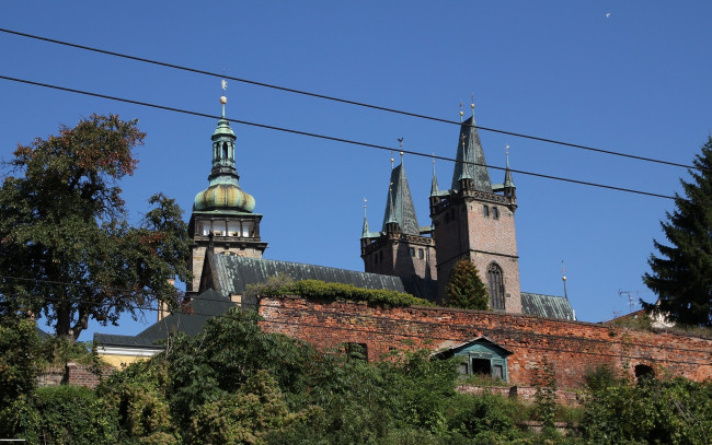 Обои картинки фото hradec, kralove, города, здания, дома, башни, старина