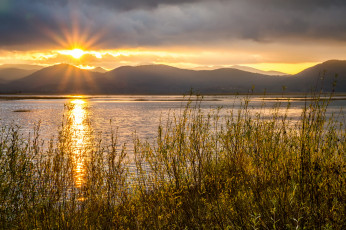 Картинка природа восходы закаты солнце тучи озеро горы