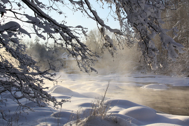 Обои картинки фото природа, зима, ветви, снег, вода, пар