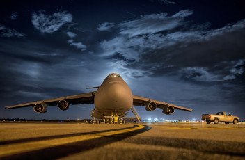 Картинка авиация военно-транспортные+самолёты ночь аэродром самолёт