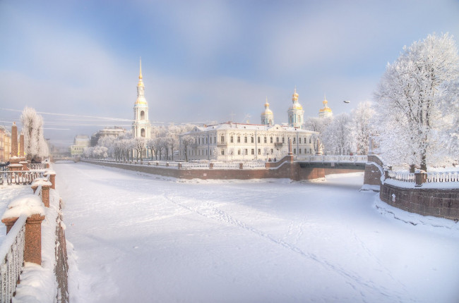 Обои картинки фото города, - православные церкви,  монастыри, зима, церковь, город, мост, снег