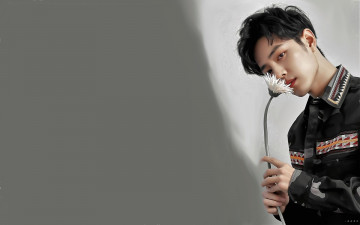 Картинка мужчины xiao+zhan актер рубашка цветок