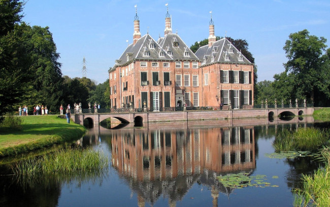 Обои картинки фото города, замки нидерландов, дворец, мост, люди, парк, озеро