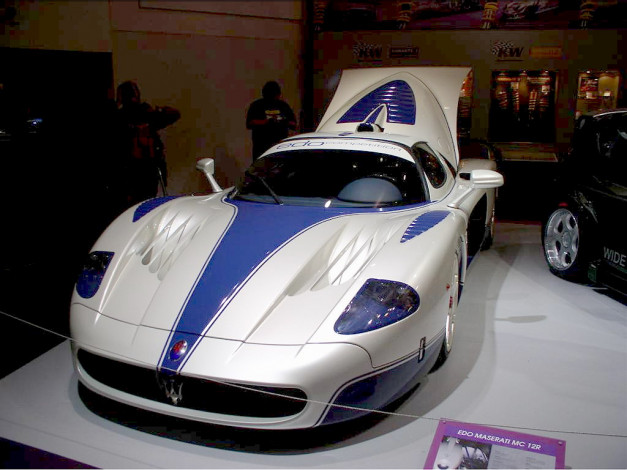 Обои картинки фото maserati, mc12, автомобили, выставки, уличные, фото