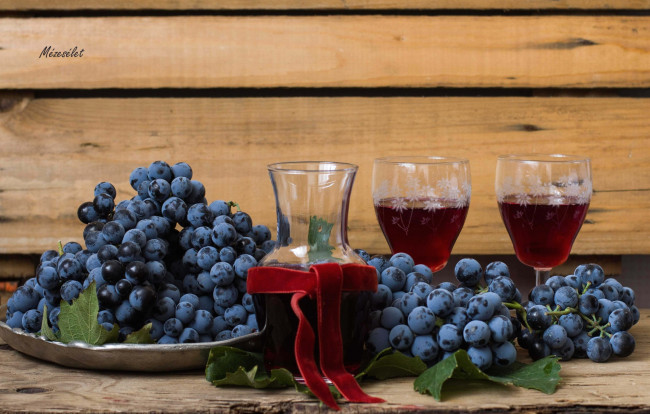 Обои картинки фото еда, напитки,  вино, вино, бокалы, виноград
