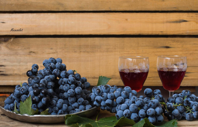 Обои картинки фото еда, напитки,  вино, вино, бокалы, виноград