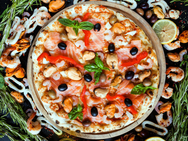 Обои картинки фото еда, пицца, мидии, креветки, базилик, розмарин
