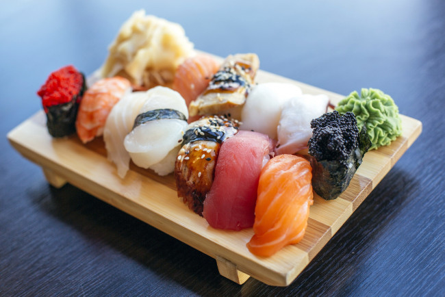 Обои картинки фото еда, рыба,  морепродукты,  суши,  роллы, японская, кухня, роллы, ассорти