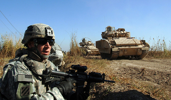 Обои картинки фото оружие, армия, спецназ, bailey, модель, брюнетка, ню, xxx, army, soldiers