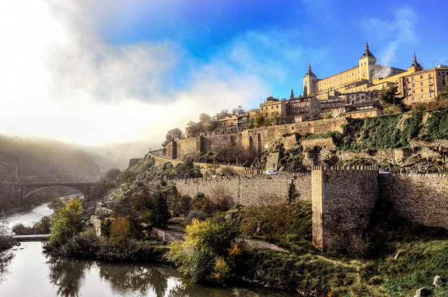 Обои картинки фото города, толедо, испания, река, холм, дома, алькасар, крепость