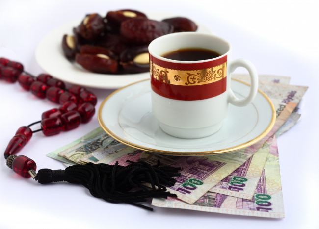 Обои картинки фото еда, кофе, кофейные, зёрна, чётки, по-арабски