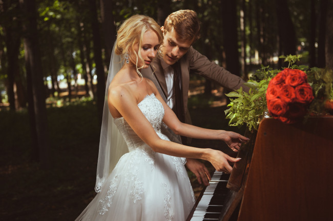 Обои картинки фото разное, мужчина женщина, пианино, невеста, жених